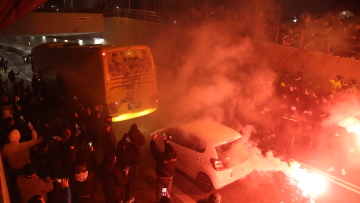 ΑΕΚ - Ολυμπιακός: Αποθεώθηκε η αποστολή της Ένωσης έξω από την OPAP Arena 