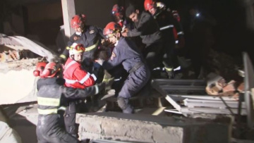 Σεισμός στην Τουρκία: Οι Γερμανοί εκθειάζουν τους Έλληνες διασώστες - «Δίνουν ελπίδα μέσα στην κόλαση»