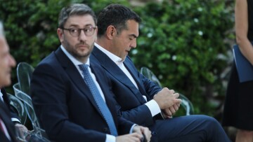 «Δύο ξένοι» στη Σύνοδο των Ευρωσοσιαλιστών Τσίπρας – Ανδρουλάκης