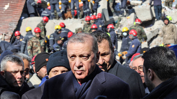 Σεισμός στην Τουρκία: Αντιμέτωπος με την οργή σεισμοπαθών ο Ερντογάν - «Ντροπή σας!»