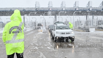 Κακοκαιρία «Μπάρμπαρα» - Αφίδνες: Πώς πυροσβέστες και αστυνομικοί έσωσαν μωρό 11 μηνών με σπασμούς