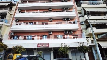 Κορυδαλλός: «Έδεναν τους ηλικιωμένους σε κρεβάτια και καλοριφέρ» λέει πρώην εργαζόμενη στο γηροκομείο