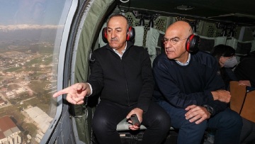 Σεισμός στην Τουρκία: Δένδιας - Τσαβούσογλου έβαλαν ξανά στις ράγες τη «διπλωματία των σεισμών»