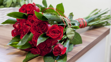 Θεσσαλονίκη: Ρεκόρ 300.000 κόκκινων τριαντάφυλλων στη γιορτή του Αγίου Βαλεντίνου αναμένουν οι ανθοπώλες