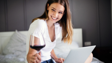 Άνοια: Πότε και πόσο αλκοόλ δυναμώνει μυαλό και μνήμη