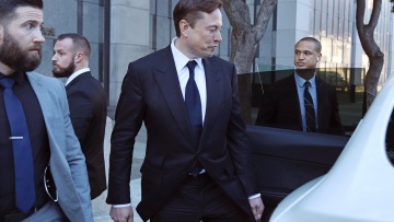 Έλον Μασκ: Ενδιαφέρεται για την εξαγορά της Silicon Valley Bank μετά την κατάρρευσή της