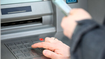 Χατζηδάκης: Μέχρι τέλος Μαρτίου το «μπόνους» σε 1,1 εκατομμύριο συνταξιούχους - Ποιοι θα λάβουν 200, 250 ή 300 ευρώ