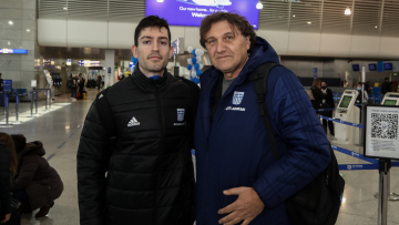 Μίλτος Τεντόγλου: Σε δημοπρασία για τα παιδιά της Τουρκίας τα «αμφιλεγόμενα» παπούτσια του - Δείτε βίντεο 