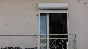 Πυροβολισμοί στην Αγία Βαρβάρα: «Σφαίρα καρφώθηκε δίπλα σε μητέρα που τάιζε το μωρό της», δηλώνει μάρτυρας