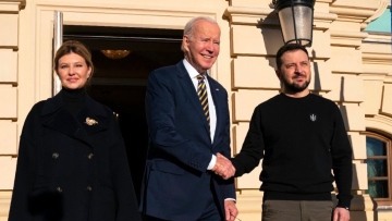 Πόλεμος στην Ουκρανία - Κουλέμπα: Ξεκάθαρο μήνυμα προς τη Ρωσία ότι «κανείς δεν σας φοβάται» η επίσκεψη Μπάιντεν