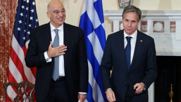 Με πυρετό ο Δένδιας - Δεν παρέστη στο δείπνο Μητσοτάκη - Μπλίνκεν