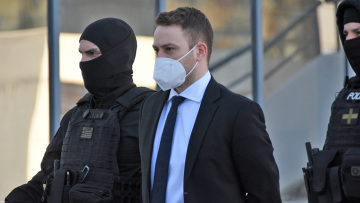 Έγκλημα στα Γλυκά Νερά: «Κόλαφος» η καθηγήτρια ιατροδικαστικής κατά του Αναγνωστόπουλου - «Δεν πεθαίνει κάποιος από μία αγκαλιά»