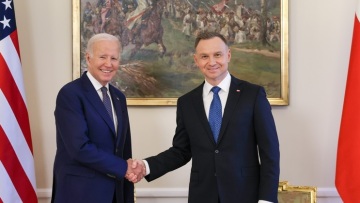 Μπάιντεν από Βαρσοβία: «Ισχυρότερο από ποτέ το ΝΑΤΟ - Κρίσιμη η σχέση Πολωνίας-Ουκρανίας»