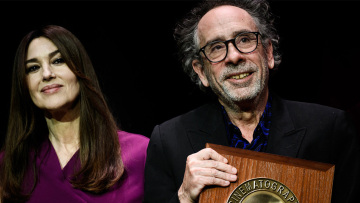 Μόνικα Μπελούτσι: Είναι ζευγάρι με τον Τιμ Μπάρτον