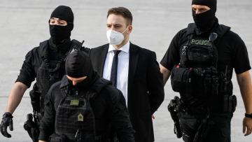 Μπάμπης Αναγνωστόπουλος: Παραιτήθηκε η δικηγόρος του από την υπόθεση 