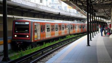 Αφόρητη ζέστη στα μέσα μεταφοράς της Αθήνας: Λιποθύμησε οδηγός του ηλεκτρικού εν μέσω καύσωνα