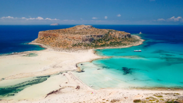 Νεκρός τουρίστας στην παραλία του Μπάλου