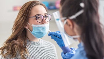 Γρίπη και Covid-19: Ποια είναι η καλύτερη θεραπεία και για τις δύο λοιμώξεις