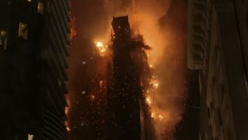 Στις φλόγες ουρανοξύστης στο Χονγκ Κονγκ - Δείτε βίντεο