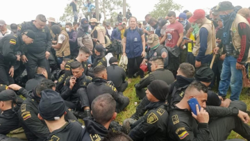 Κολομβία: Δυο νεκροί, δεκάδες όμηροι, κυρίως αστυνομικοί, καθώς διαδήλωση παίρνει βίαιη τροπή - Δείτε βίντεο