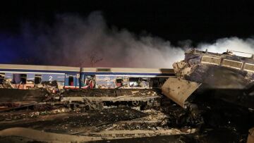 Σύγκρουση τρένων στα Τέμπη: «Σταθερά κρίσιμη» η κατάσταση του μοναδικού επιζώντα από το πρώτο βαγόνι