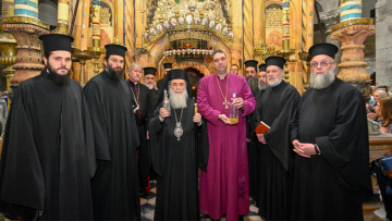 Βρετανία: Το μύρο για τη στέψη του βασιλιά Καρόλου καθαγιάστηκε στα Ιεροσόλυμα