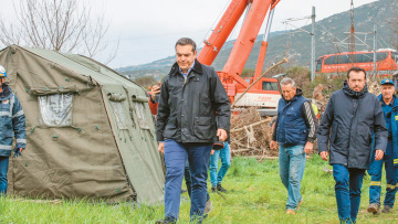 Στο νοσοκομείο της Λάρισας ο Τσίπρας - Ενημερώθηκε για τους τραυματίες του δυστυχήματος στα Τέμπη