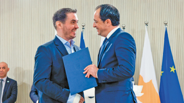 Μιχάλης Χατζηγιάννης: Τι γυρεύει ο «Μικρός Νταλάρας» στον πολιτισμό της Κύπρου