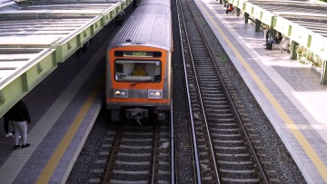 Απεργία για τα Τέμπη: Πώς θα κινηθούν Μετρό, ΗΣΑΠ, Τραμ - Τι ισχύει για σχολεία, φαρμακεία