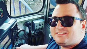 Σύγκρουση τρένων στα Τέμπη: «Παναγιά μου, το παιδί μου» - Έτσι έμαθε ο πατέρας μηχανοδηγού Σπύρου Βούλγαρη για την τραγωδία