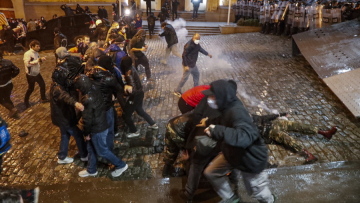 Γεωργία: Αποσύρεται το νομοσχέδιο περί «ξένων πρακτόρων» μετά τις βίαιες διαμαρτυρίες