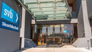 Κατέρρευσε η Silicon Valley Bank - Η «άγνωστη» τράπεζα που βυθίζει τις μετοχές διεθνώς