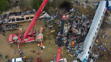 Σύγκρουση τρένων στα Τέμπη: Ορίστηκαν οι δύο εφέτες ανακριτές που θα ερευνήσουν την τραγωδία