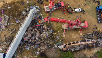 Σύγκρουση τρένων: 11 μέτρα για τη στήριξη στους συγγενείς θυμάτων των Τεμπών, στους τραυματίες και τους επιβαίνοντες 