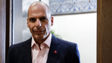 Γιάνης Βαρουφάκης: Ταυτοποιήθηκε ένας εκ των δραστών της επίθεσης - Κινούνται στην περιοχή των Εξαρχείων