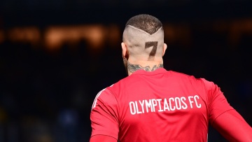 ΑΕΚ - Ολυμπιακός: Το κούρεμα του Πασχαλάκη με το «7» - «Ήθελα να δείξω ότι ο κόσμος είναι μαζί μας» 
