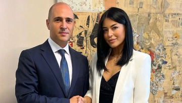 Μπογδάνος: Δεν είναι διαζύγιο, τη διέγραψα - Λατινοπούλου: Ξεπούλησε το κόμμα