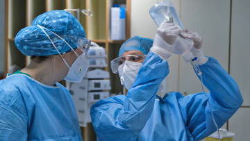 Οι γιατροί αρνητές του κορωνοϊού και οι ποινές - Πέντε υποθέσεις με «βαρύ» παρελθόν