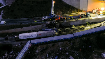 Τραγωδία στα Τέμπη: Νιώθω τύψεις που σώθηκα, λέει επιβάτιδα - «Οι γονείς μου χαίρονται, άλλοι κλαίνε»