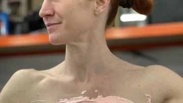 Στεφανία Γουλιώτη: Βήμα-βήμα η απίστευτη μεταμόρφωσή της σε εγκυμονούσα «Αλεξάνδρα» για το «Maestro»