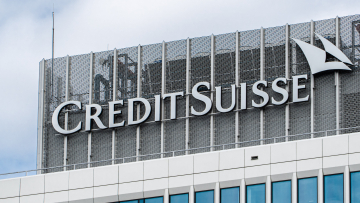 Bloomberg: Credit Suisse και UBS αντιδρούν στα σενάρια αναγκαστικού «γάμου»