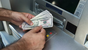 ΗΠΑ: Από την Κυριακή η Fed έχει δανείσει $12 δισεκατομμύρια σε αμερικανικές τράπεζες