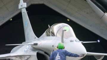 Έφτασε και το 12ο μαχητικό «Rafale» στην αεροπορική βάση Τανάγρας