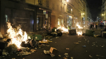 Η Γαλλία «βράζει» και ο Μακρόν τηρεί σιγή ιχθύος