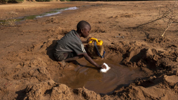 UNICEF: Χίλια παιδιά πεθαίνουν κάθε μέρα σε όλο τον κόσμο επειδή ήπιαν μολυσμένο νερό