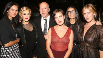 Το video που ανέβασε η Ντέμι Μουρ για τα γενέθλια του Μπρους Γουίλις - H πρώτη εμφάνισή  μετά τη διάγνωση με άνοια 