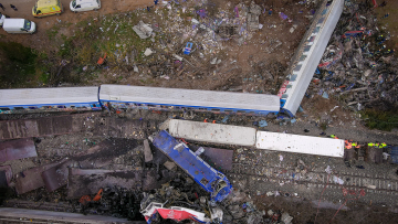 Σύγκρουση τρένων: Τι αναφέρει στο απολογητικό του υπόμνημα του ο δεύτερος σταθμάρχης της Λάρισας