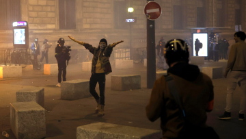 Γαλλία: Ακύρωση της επίσκεψης του βασιλιά Καρόλου εν μέσω διαδηλώσεων ζητούν βουλευτές της αντιπολίτευσης