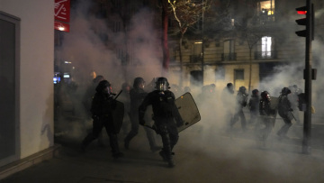 Γαλλία: Συνεχίζεται το χάος στους δρόμους - Η Διεθνής Αμνηστία καταγγέλλει υπερβολική βία από την αστυνομία
