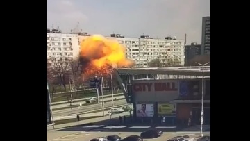 Ουκρανία - Βίντεο: Η στιγμή βομβαρδισμού πολυκατοικίας στη Ζαπορίζια - Τουλάχιστον ένας νεκρός 